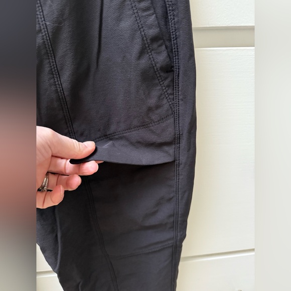 Athleta Wander Utility pant in black and size 4. - Picture 6 of 13